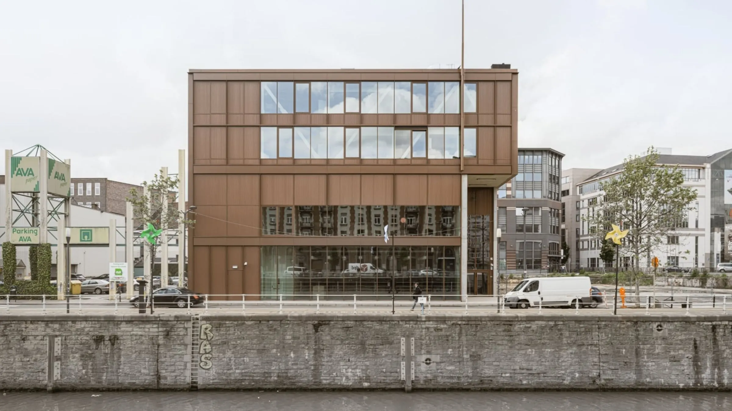 La Salle Amal Amjahid, Quai des Charbonnages, où l'Union Molenbeek reçoit ses adversaires